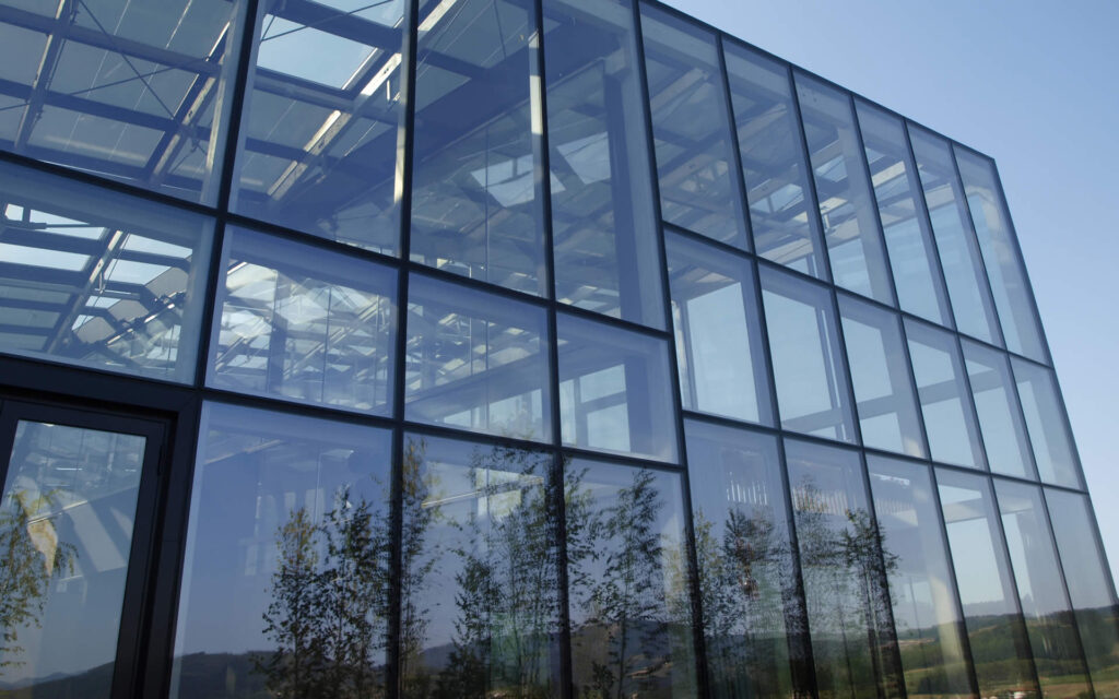 Kontraktor jasa pasang curtain wall
