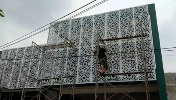 Jasa Pasang ACP Sampang Madura Motif Perforated